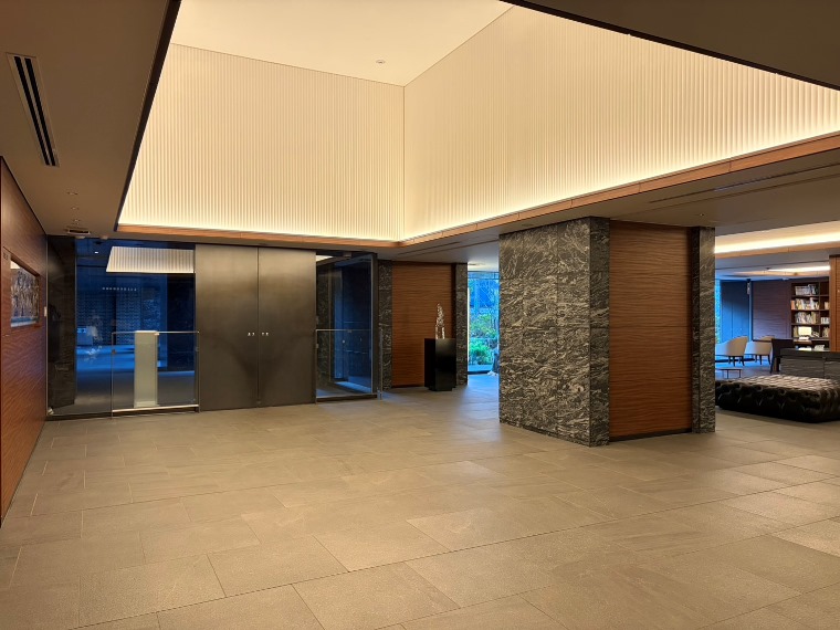 2/2 エントランス