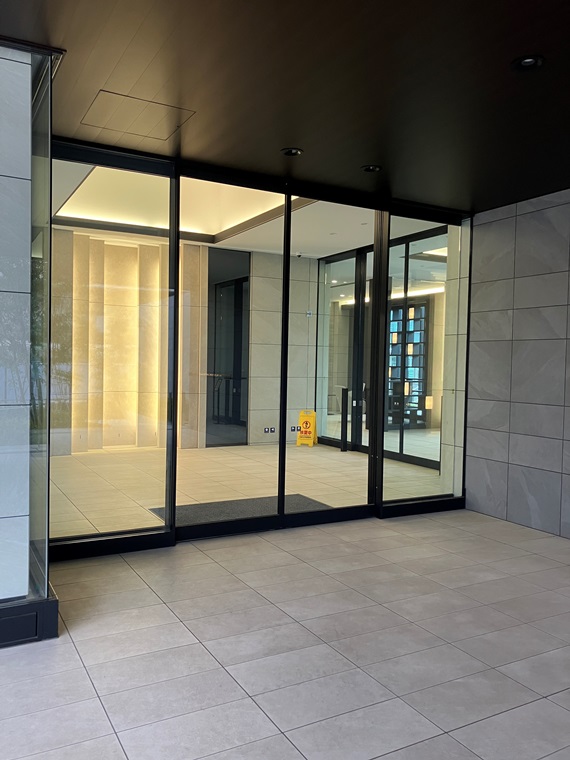 17/17 エントランス