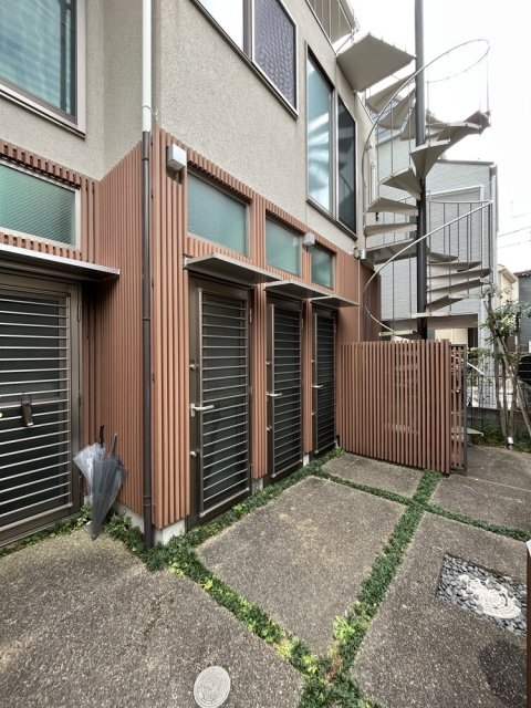 25/30 エントランス