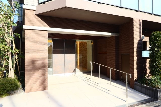 28/30 エントランス