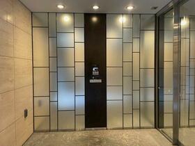 16/16 エントランス