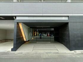 13/13 エントランス