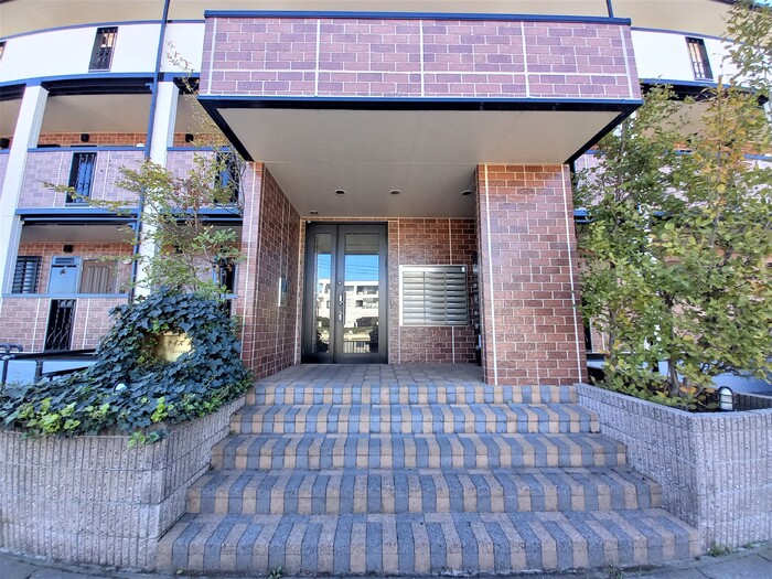 18/25 エントランス