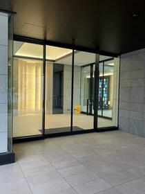 16/16 エントランス