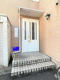 16/23 エントランス