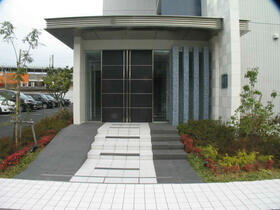 16/20 エントランス