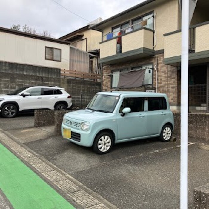 2/5 駐車場