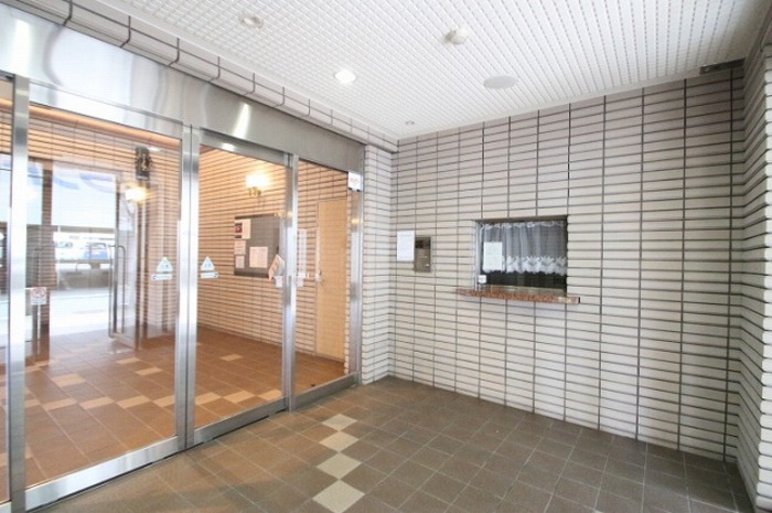 18/28 エントランス