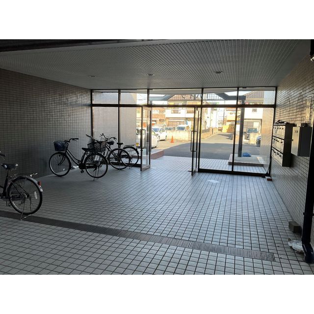 25/30 エントランス