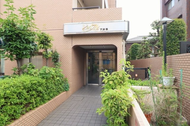 23/28 エントランス