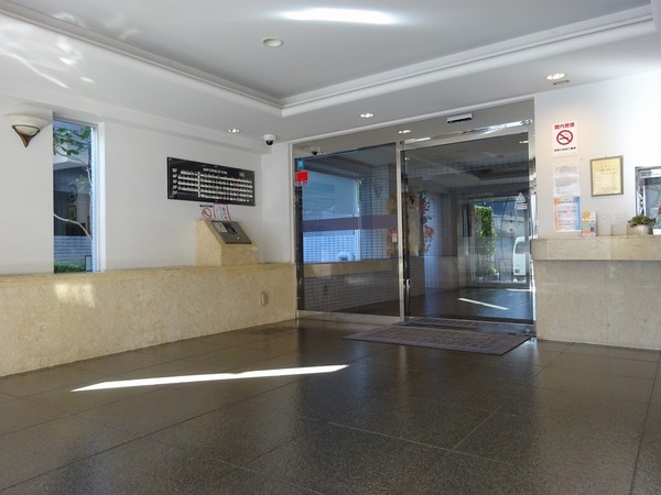 13/14 エントランス