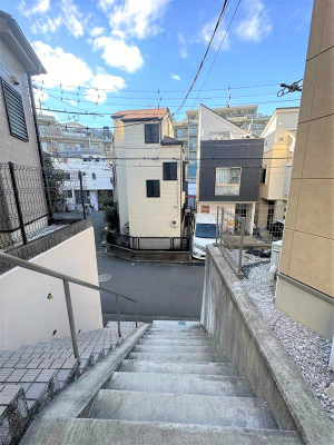 18/19 エントランス