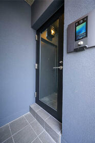 16/16 エントランス