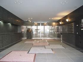 16/16 エントランス