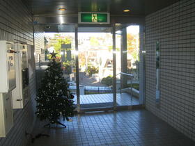 16/16 エントランス