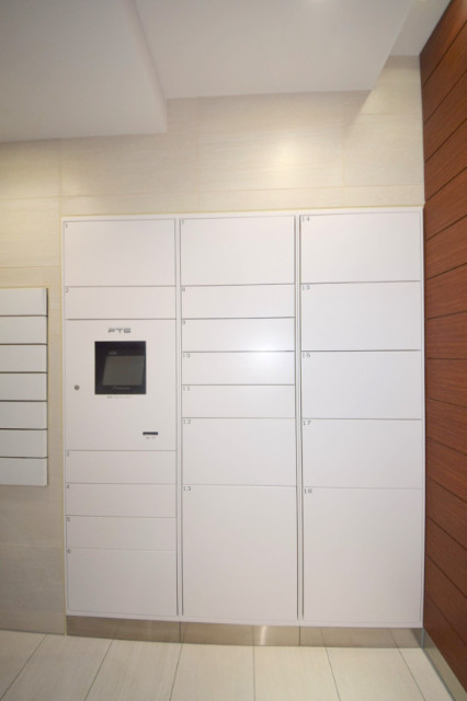 28/28 エントランス