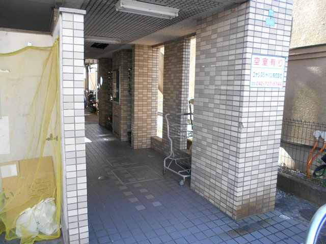 23/30 エントランス