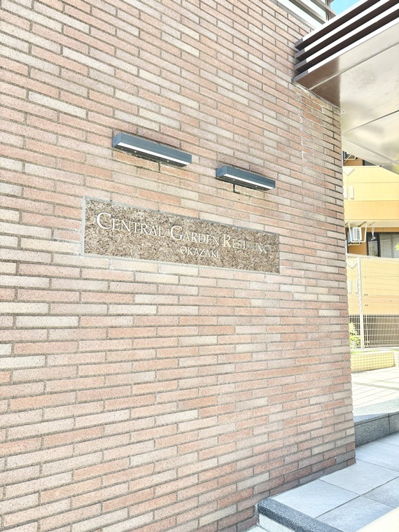 2/2 エントランス