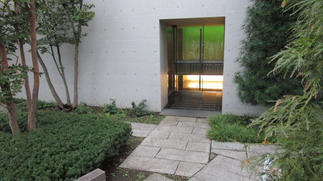 2/2 エントランス