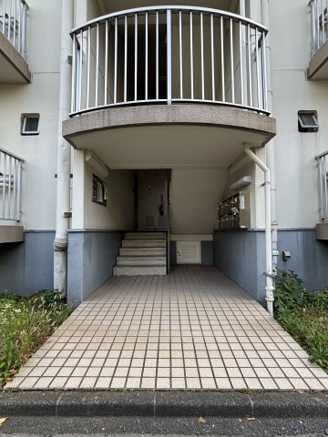 2/4 エントランス