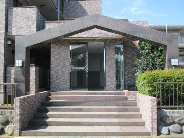 24/26 エントランス