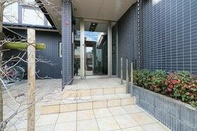 16/16 エントランス