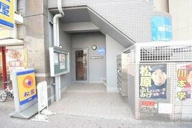 16/17 エントランス