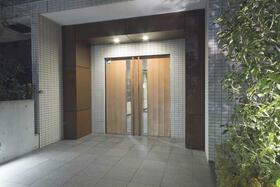 16/16 エントランス