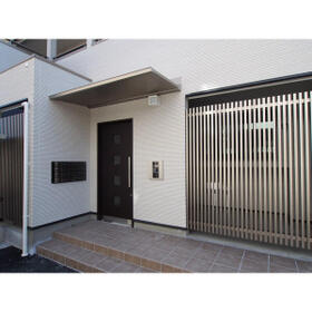 13/14 エントランス