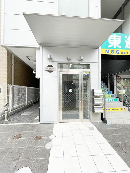 5/5 エントランス