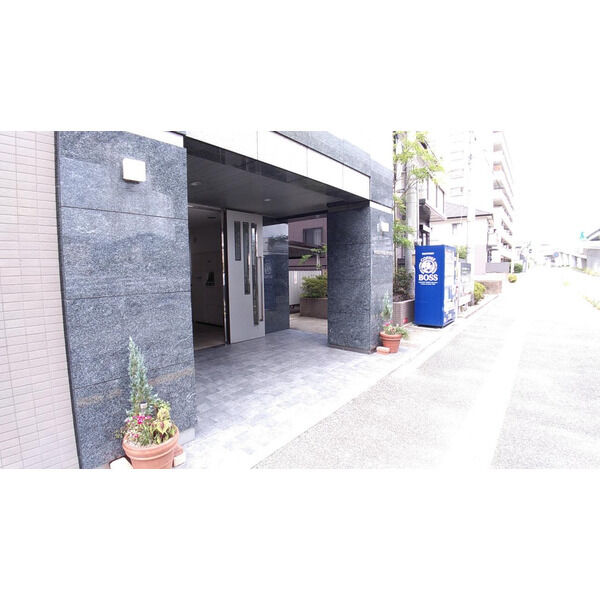 14/19 エントランス