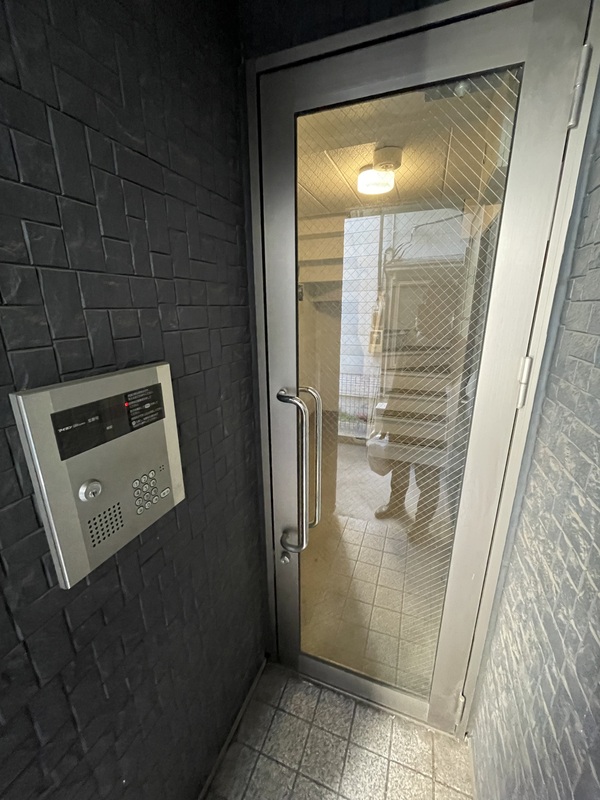 2/2 エントランス