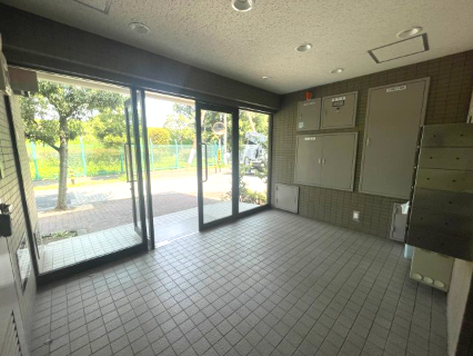 16/16 エントランス