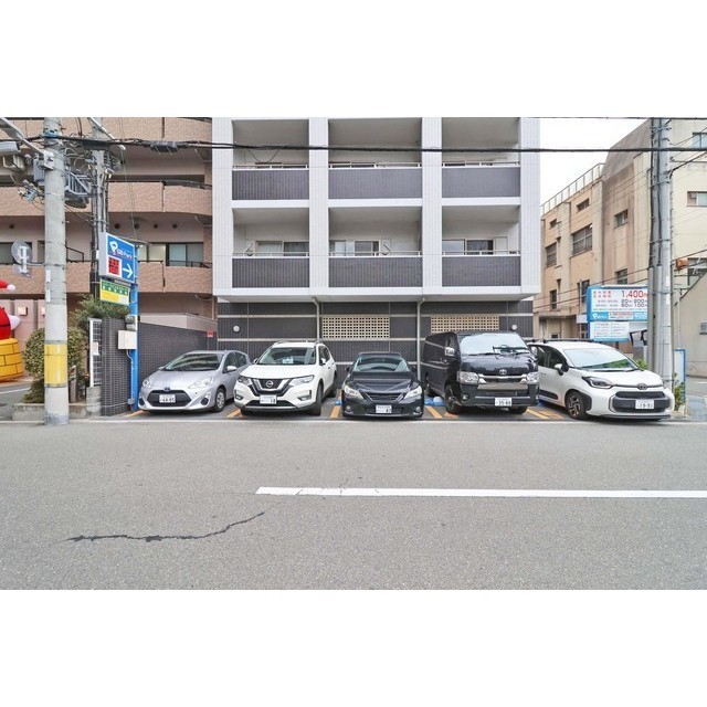 27/30 駐車場