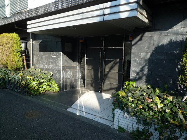 16/16 エントランス