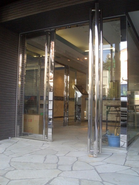 13/14 エントランス