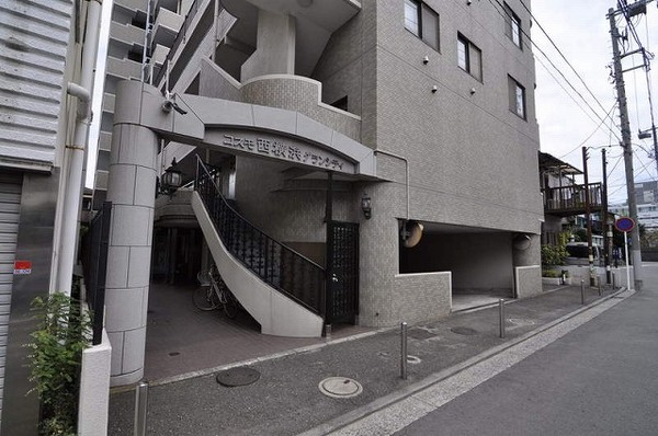 13/14 エントランス