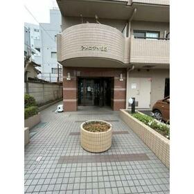 16/16 エントランス