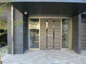 16/16 エントランス