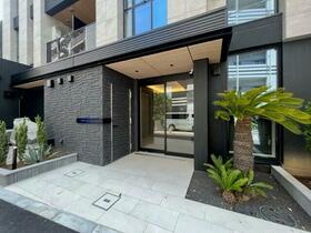 16/16 エントランス