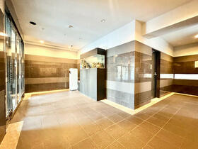 17/17 エントランス