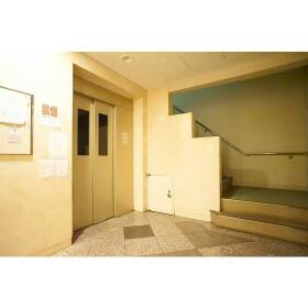 16/16 エントランス