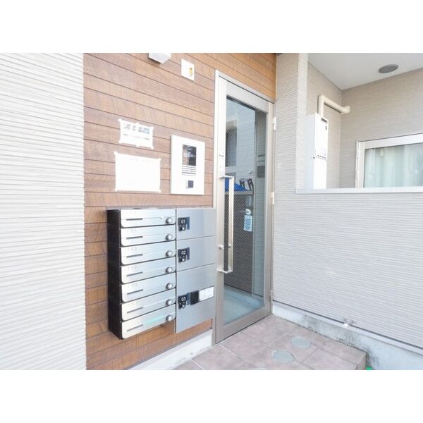 16/16 エントランス