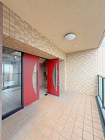 16/17 エントランス