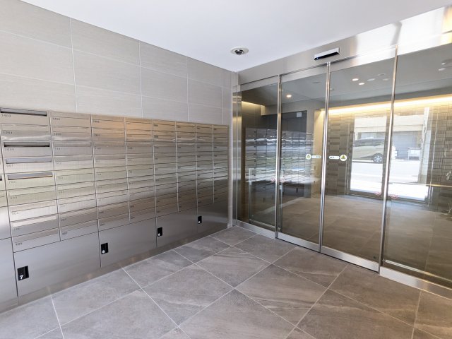 16/17 エントランス