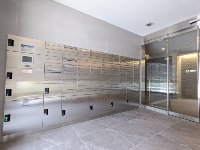 16/17 エントランス