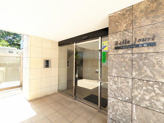 25/30 エントランス