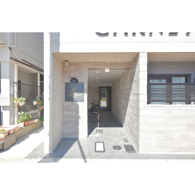 27/27 エントランス