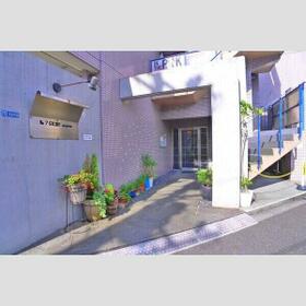 16/16 エントランス