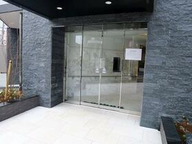 16/16 エントランス